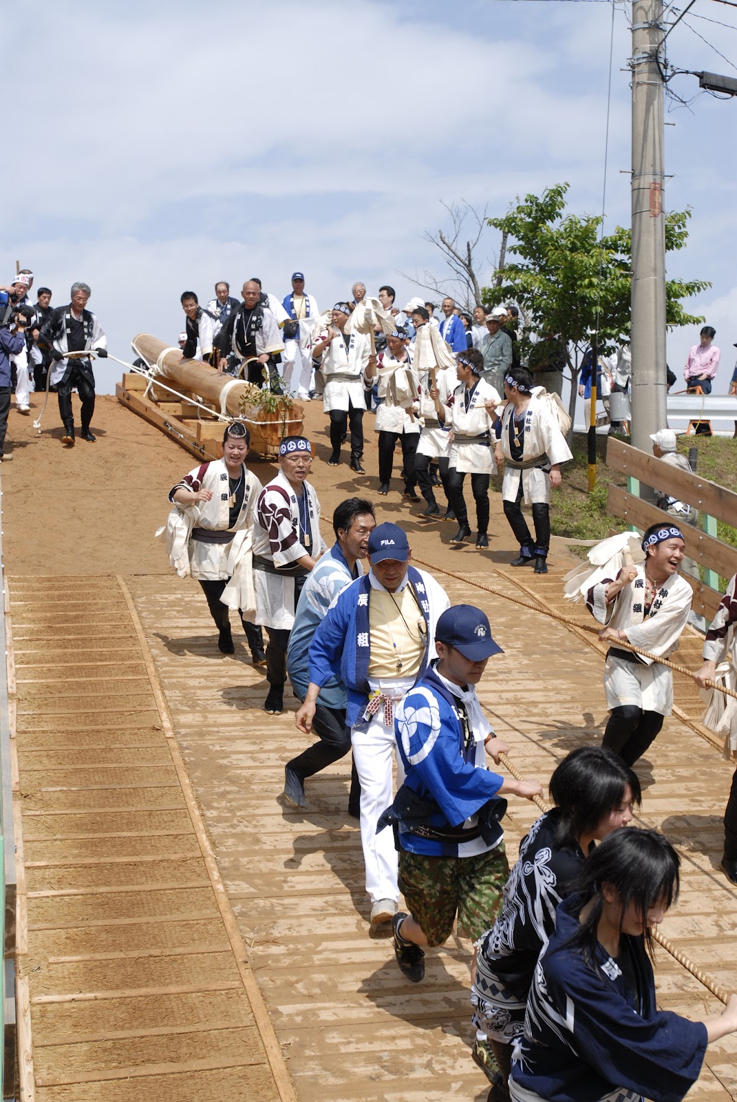 神社港辰組奉曳団